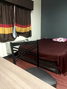 SlimBeenBadd1981 online show from 12/22/25, 10:15