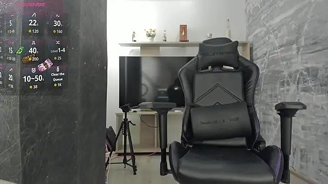 LunaBaker-1 online show from 10/09/25, 08:09