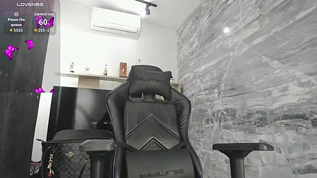 LunaBaker-1 online show from 09/30/25, 08:15