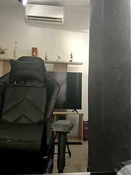 LunaBaker-1 online show from 10/01/25, 08:35