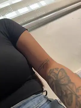 LunaBaker-1 online show from 11/17/25, 08:35