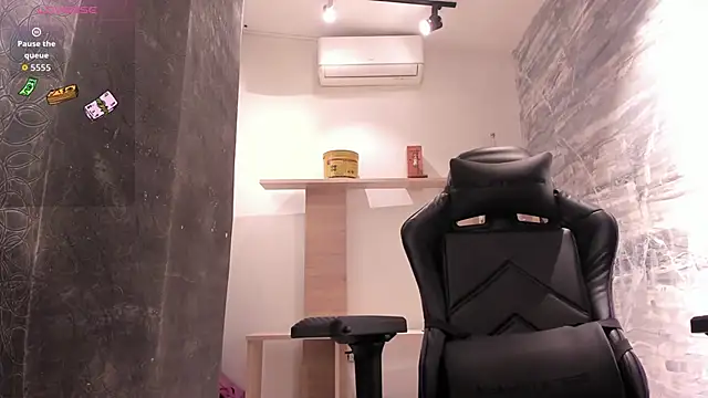 LunaBaker-1 online show from 10/10/25, 09:15