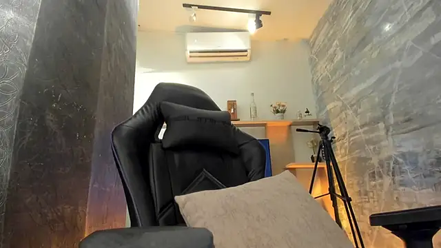 LunaBaker-1 online show from 09/09/25, 08:07