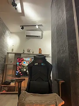 LunaBaker-1 online show from 11/25/25, 08:42