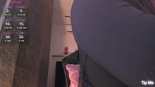 LunaBaker-1 online show from 12/21/25, 05:14