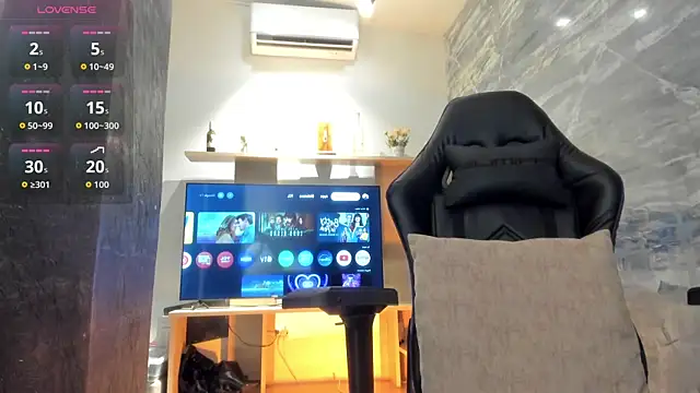 LunaBaker-1 online show from 09/08/25, 07:57