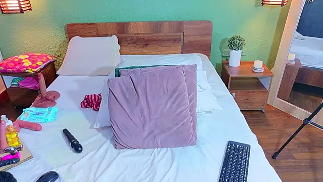 dannaahbrown online show from 04/19/26, 01:23