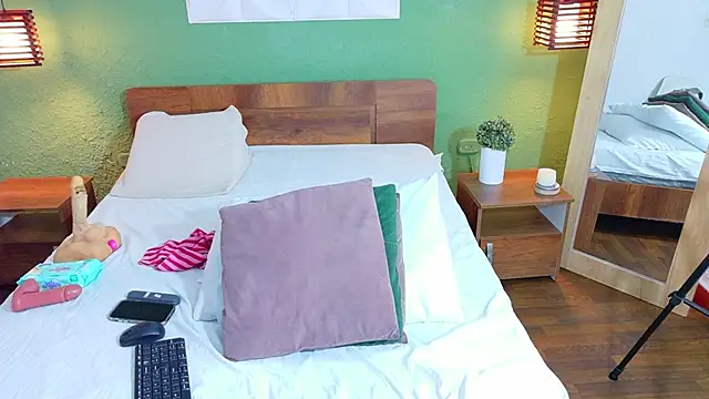 dannaahbrown online show from 10/18/25, 07:27