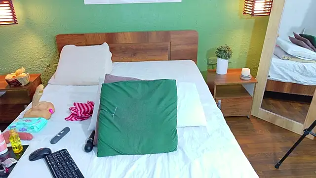 dannaahbrown online show from 10/21/25, 07:46