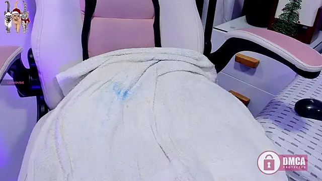 Snapshot of ana_gadot chatting on 12/17/25, 12:54 ana gadot online show from 12/17/25, 12:54