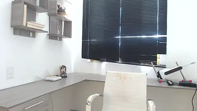 MIYESSI online show from 10/02/25, 04:54