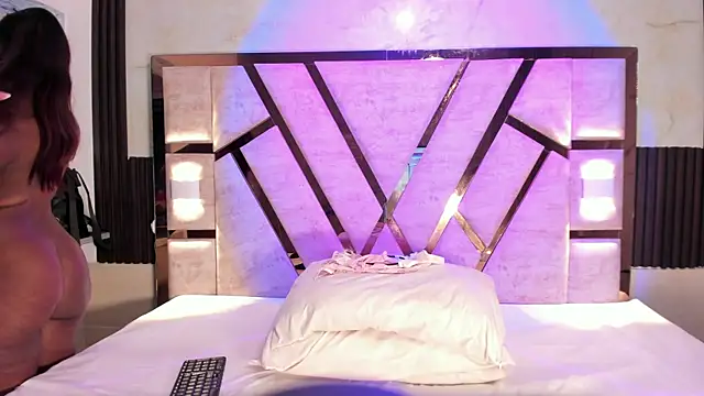 Athenea Mills online show from 03/31/26, 06:54