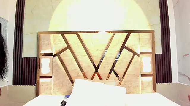 Snapshot of Athenea_Mills chatting on 11/12/25, 06:45 Athenea Mills online show from 11/12/25, 06:45