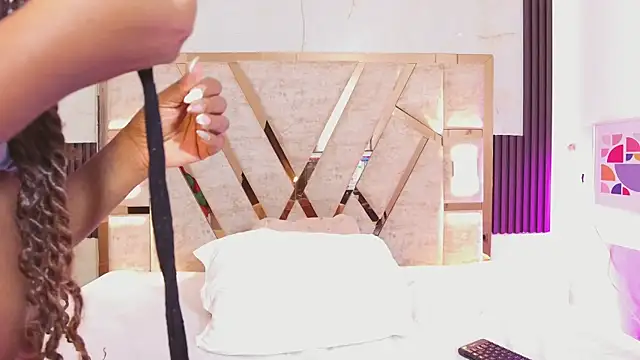 Snapshot of Athenea_Mills chatting on 10/09/25, 07:03 Athenea Mills online show from 10/09/25, 07:03