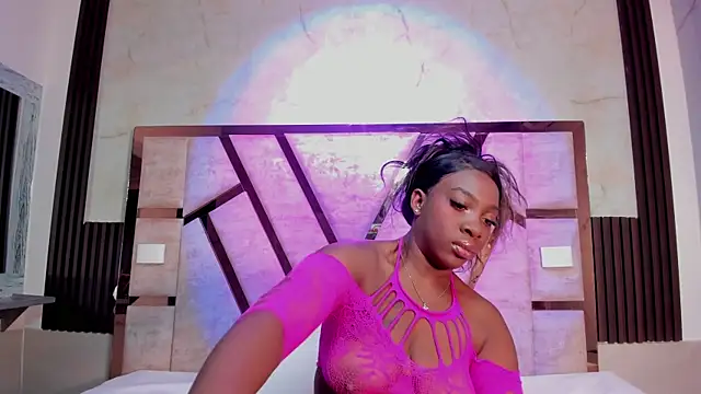 Athenea Mills online show from 12/22/25, 06:52