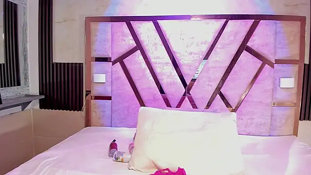 Snapshot of Athenea_Mills chatting on 12/05/25, 06:50 Athenea Mills online show from 12/05/25, 06:50