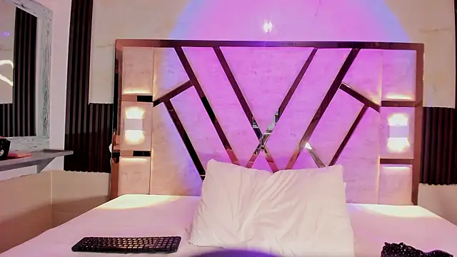 Athenea Mills online show from 03/03/26, 06:48