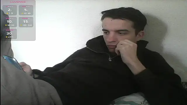 Snapshot of Tombgy07 chatting on 03/06/25, 01:24 Tombgy07 online show from 03/06/25, 01:24