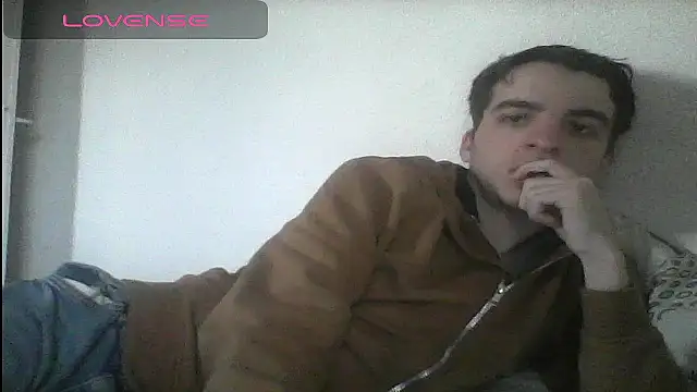 Snapshot of Tombgy07 chatting on 03/18/25, 03:55 Tombgy07 online show from 03/18/25, 03:55