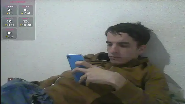 Snapshot of Tombgy07 chatting on 03/19/25, 08:32 Tombgy07 online show from 03/19/25, 08:32