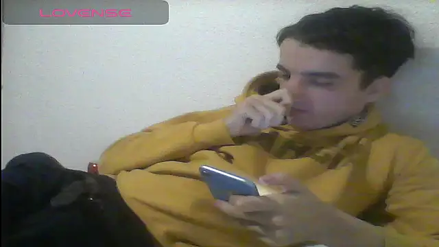 Snapshot of Tombgy07 chatting on 03/14/25, 09:00 Tombgy07 online show from 03/14/25, 09:00