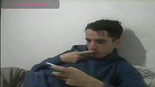 Snapshot of Tombgy07 chatting on 02/13/25, 08:34 Tombgy07 online show from 02/13/25, 08:34