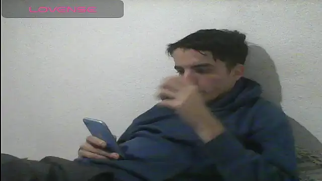 Snapshot of Tombgy07 chatting on 03/04/25, 08:27 Tombgy07 online show from 03/04/25, 08:27