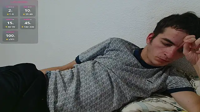 Snapshot of Tombgy07 chatting on 10/13/25, 07:15 Tombgy07 online show from 10/13/25, 07:15