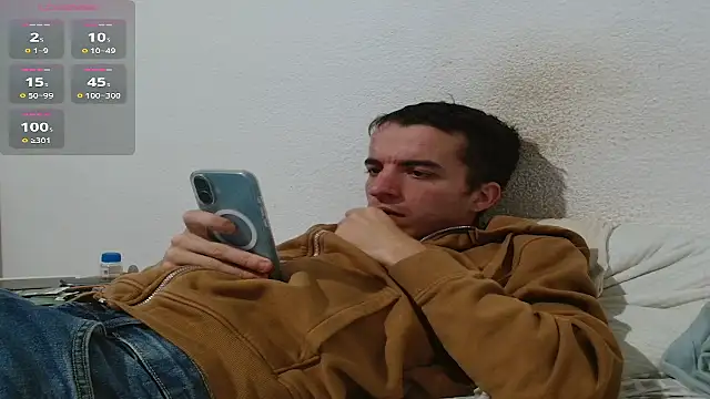 Snapshot of Tombgy07 chatting on 09/27/25, 08:04 Tombgy07 online show from 09/27/25, 08:04