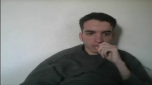 Snapshot of Tombgy07 chatting on 02/14/25, 03:05 Tombgy07 online show from 02/14/25, 03:05