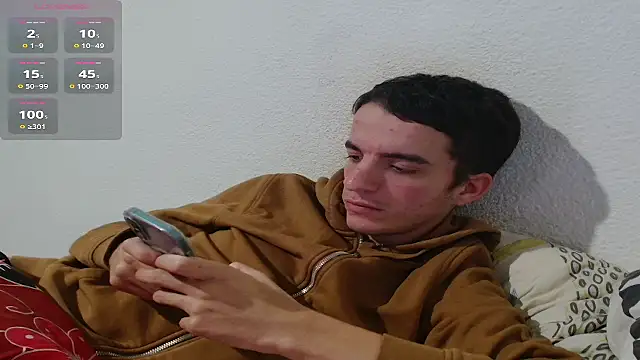 Snapshot of Tombgy07 chatting on 10/15/25, 07:22 Tombgy07 online show from 10/15/25, 07:22