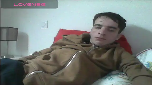 Snapshot of Tombgy07 chatting on 02/21/25, 03:32 Tombgy07 online show from 02/21/25, 03:32