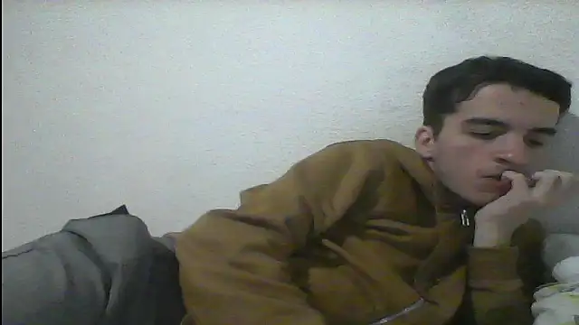 Snapshot of Tombgy07 chatting on 02/27/25, 08:42 Tombgy07 online show from 02/27/25, 08:42