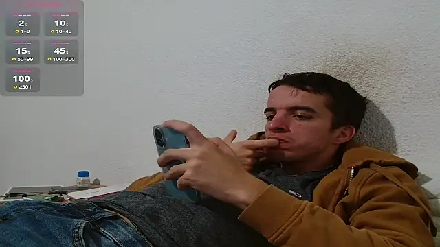 Snapshot of Tombgy07 chatting on 09/26/25, 07:43 Tombgy07 online show from 09/26/25, 07:43