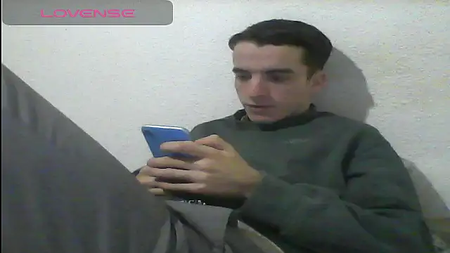 Snapshot of Tombgy07 chatting on 02/15/25, 08:23 Tombgy07 online show from 02/15/25, 08:23