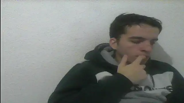 Snapshot of Tombgy07 chatting on 12/25/24, 09:00 Tombgy07 online show from 12/25/24, 09:00