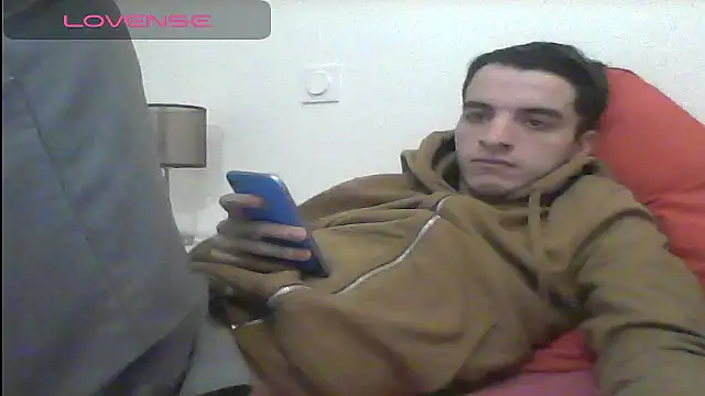 Snapshot of Tombgy07 chatting on 02/22/25, 08:20 Tombgy07 online show from 02/22/25, 08:20