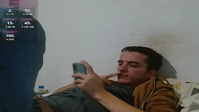 Snapshot of Tombgy07 chatting on 09/29/25, 07:41 Tombgy07 online show from 09/29/25, 07:41