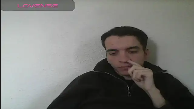 Snapshot of Tombgy07 chatting on 03/05/25, 01:17 Tombgy07 online show from 03/05/25, 01:17