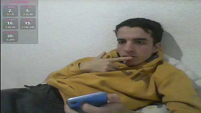 Snapshot of Tombgy07 chatting on 01/13/25, 08:15 Tombgy07 online show from 01/13/25, 08:15