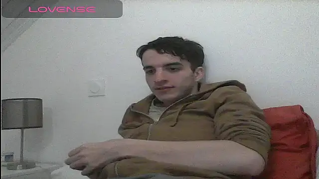 Snapshot of Tombgy07 chatting on 02/26/25, 10:36 Tombgy07 online show from 02/26/25, 10:36