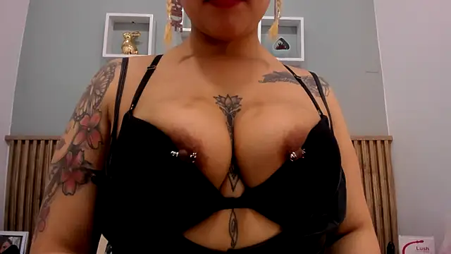 SalommeeT online show from 11/27/25, 08:53