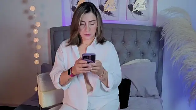 Snapshot of Isabella_lt chatting on 09/25/25, 11:27 Isabella lt online show from 09/25/25, 11:27