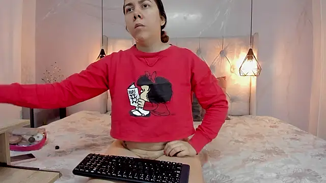 Snapshot of SakuraLee_ chatting on 02/13/26, 01:11 SakuraLee online show from 02/13/26, 01:11