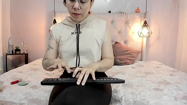 Snapshot of SakuraLee_ chatting on 10/16/25, 01:52 SakuraLee online show from 10/16/25, 01:52