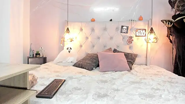 Snapshot of SakuraLee_ chatting on 10/30/25, 01:42 SakuraLee online show from 10/30/25, 01:42