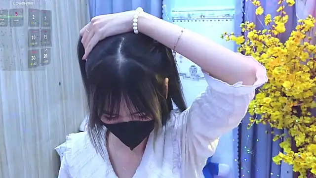 Snapshot of Your-Sunshine chatting on 02/02/25, 04:43 Your-Sunshine online show from 02/02/25, 04:43