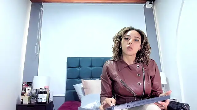 charlott lens online show from 11/15/25, 12:53