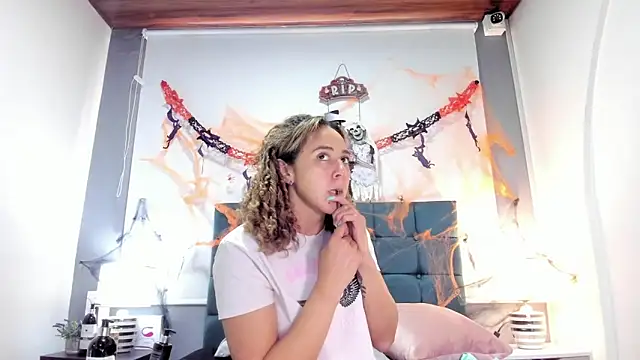 charlott lens online show from 10/24/25, 05:45