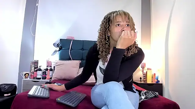 charlott lens online show from 10/09/25, 03:01